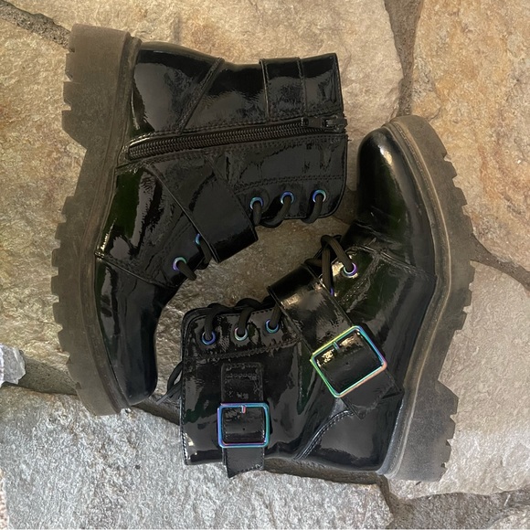 Girls Sz 3 Lug Sole Chinky Black Boots - Picture 4 of 6